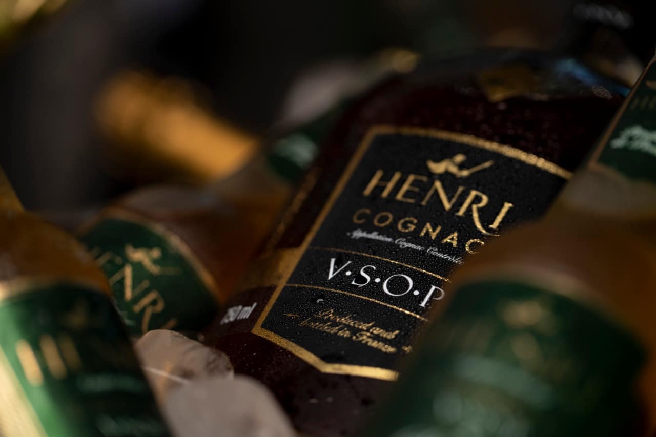 Plural Design - Packaging design - Henri Cognac VSOP 3